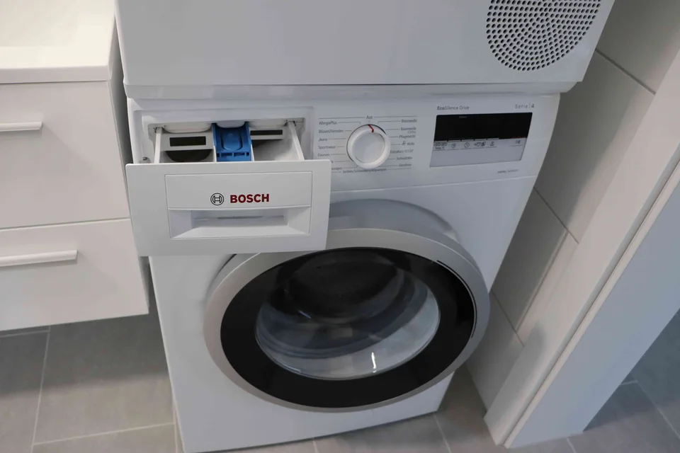 3.5 Zimmer Wohnung mit 8m2 Terrasse, Waschmaschine Tumbler in Wohnung