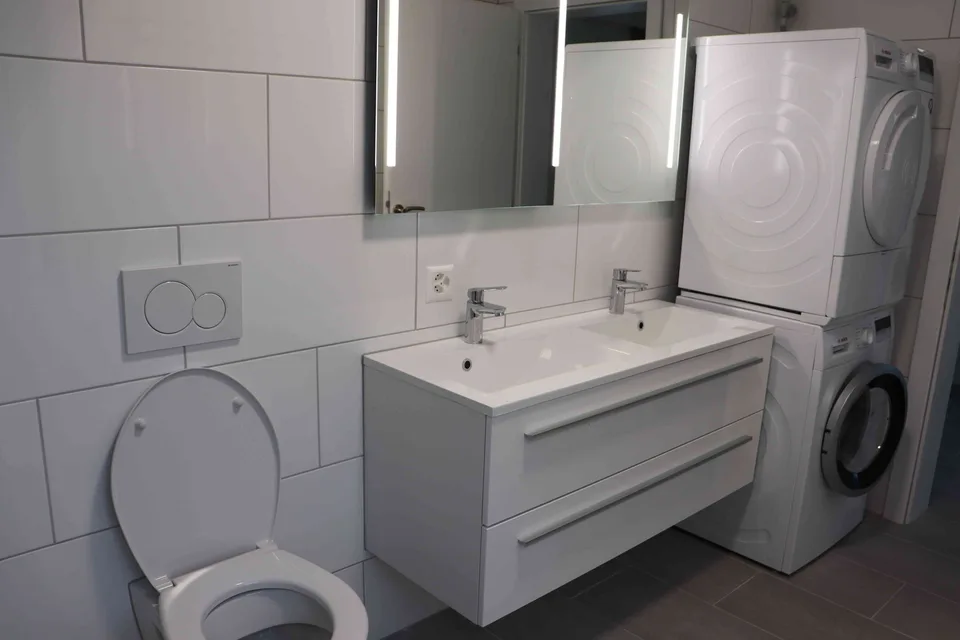 3.5 Zimmer Wohnung mit 8m2 Terrasse, Waschmaschine Tumbler in Wohnung