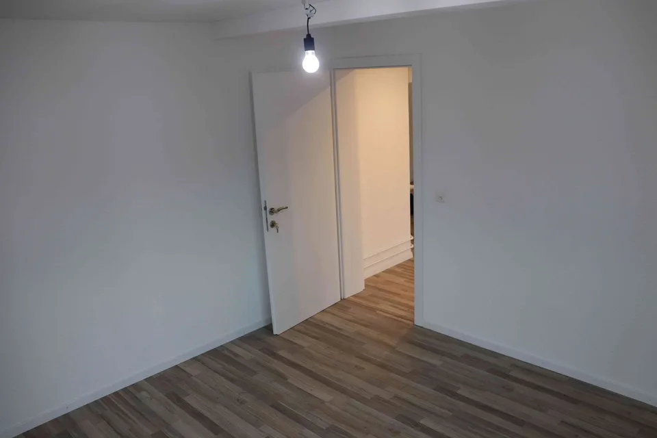3.5 Zimmer Wohnung mit 8m2 Terrasse, Waschmaschine Tumbler in Wohnung