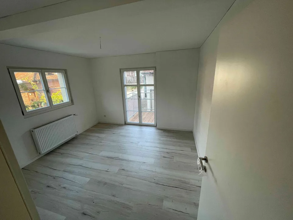 3.5 Zimmer Wohnung mit 8m2 Terrasse, Waschmaschine Tumbler in Wohnung