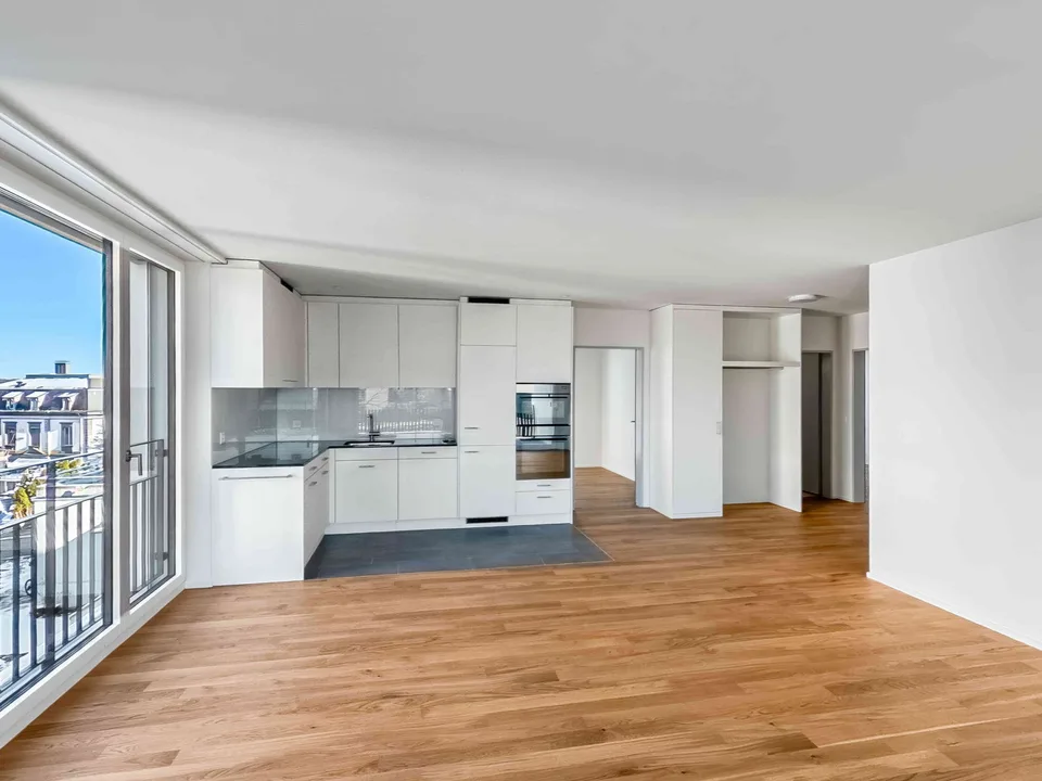 Quiet 3.5-room apartment with great views close to the train station