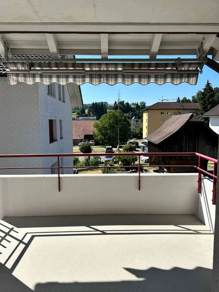 Helle 4.5-Zimmer-Wohnung mit Balkon und Lift in Zell LU