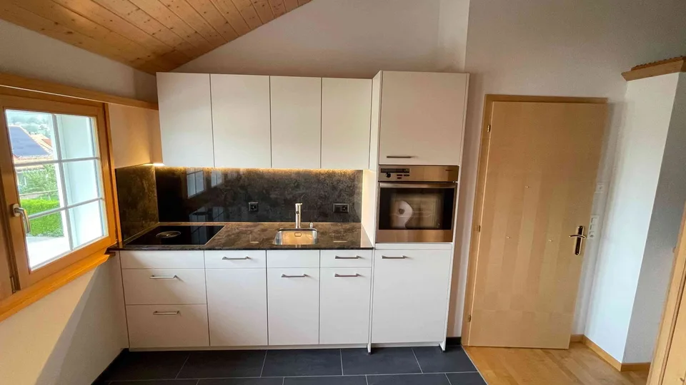 Neu renovierte 2.5 Zimmerwohnung, möbliert, befristet bis 30.9.27