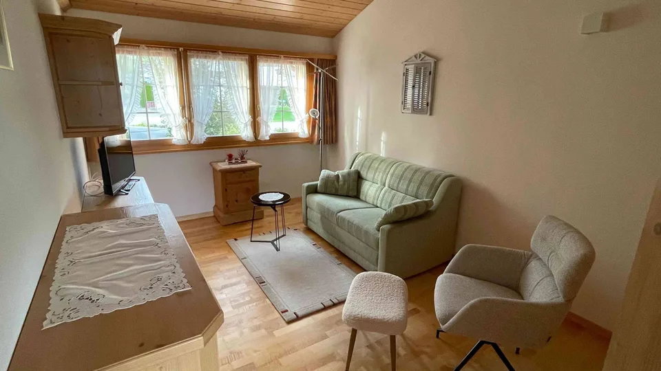 Neu renovierte 2.5 Zimmerwohnung, möbliert, befristet bis 30.9.27
