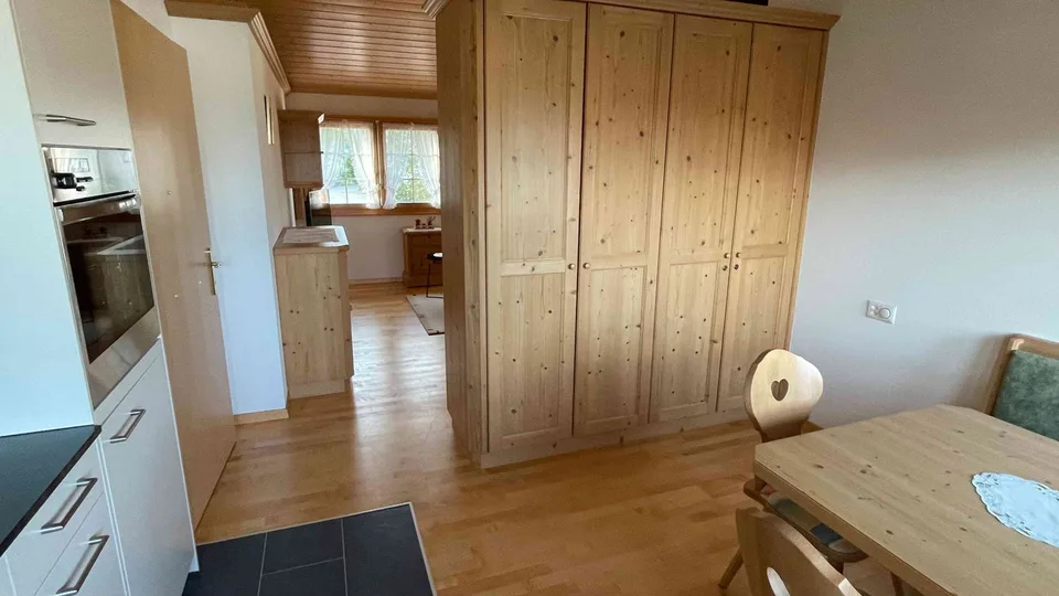 Neu renovierte 2.5 Zimmerwohnung, möbliert, befristet bis 30.9.27