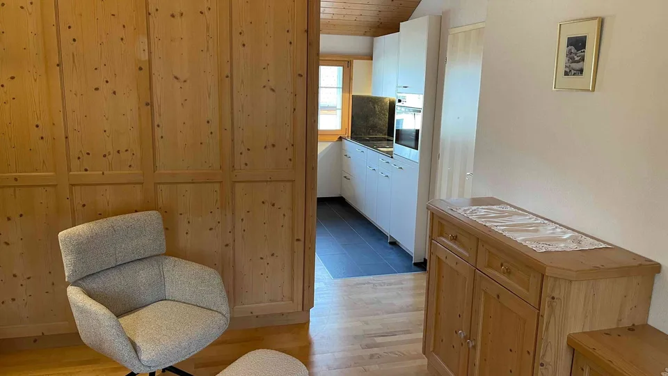Neu renovierte 2.5 Zimmerwohnung, möbliert, befristet bis 30.9.27