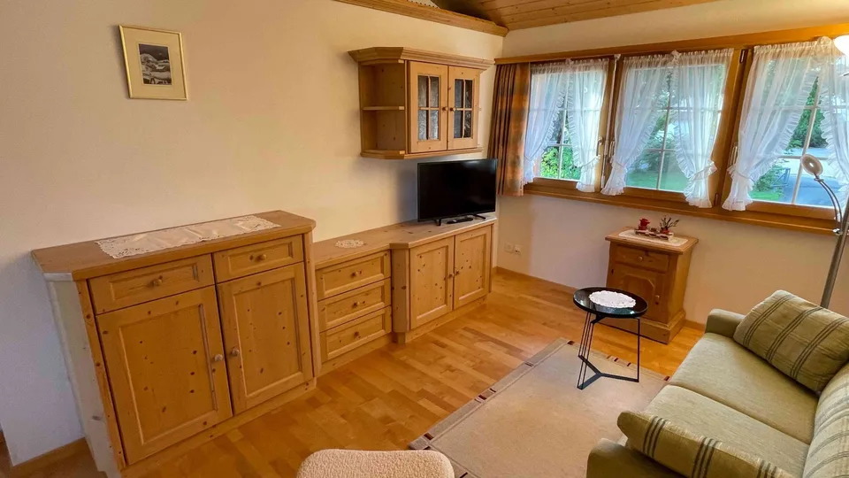 Neu renovierte 2.5 Zimmerwohnung, möbliert, befristet bis 30.9.27