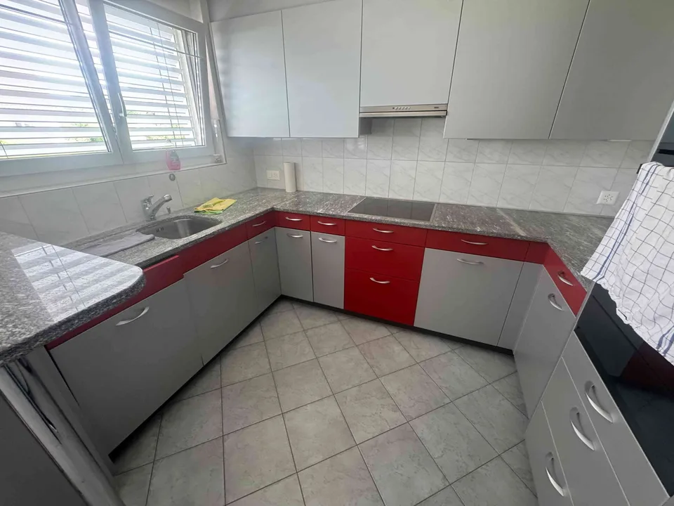Attraktive 4.5-Zimmerwohnung in Hüttikon mit 2 Tiefgaragenplätzen