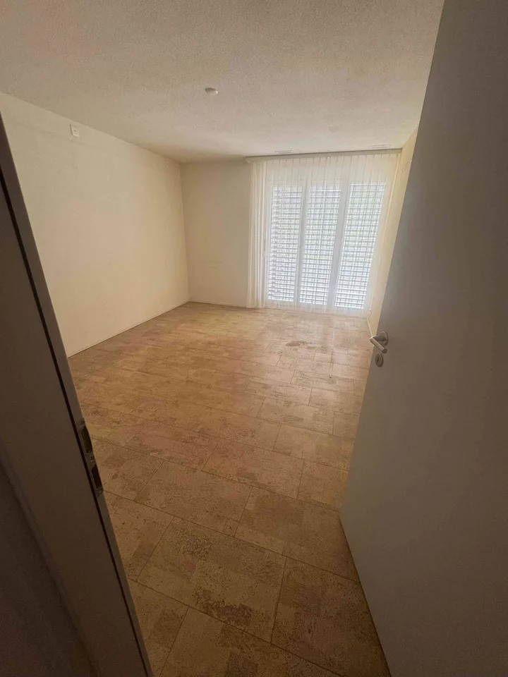Attraktive 4.5-Zimmerwohnung in Hüttikon mit 2 Tiefgaragenplätzen