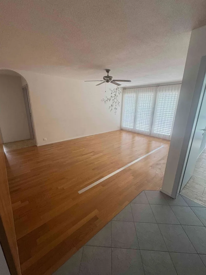 Attraktive 4.5-Zimmerwohnung in Hüttikon mit 2 Tiefgaragenplätzen