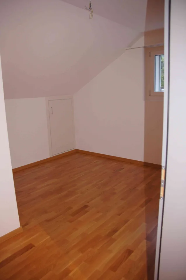 Helle Dachgeschosswohnung an ruhiger Lage und doch zentral