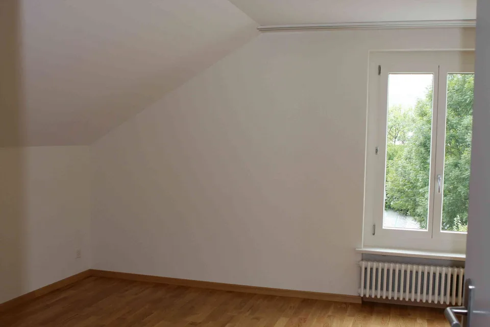 Helle Dachgeschosswohnung an ruhiger Lage und doch zentral