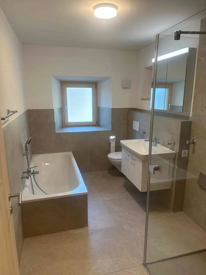 Erstbezug nach Sanierung– 4-Zimmer-Wohnung mit Wintergarten