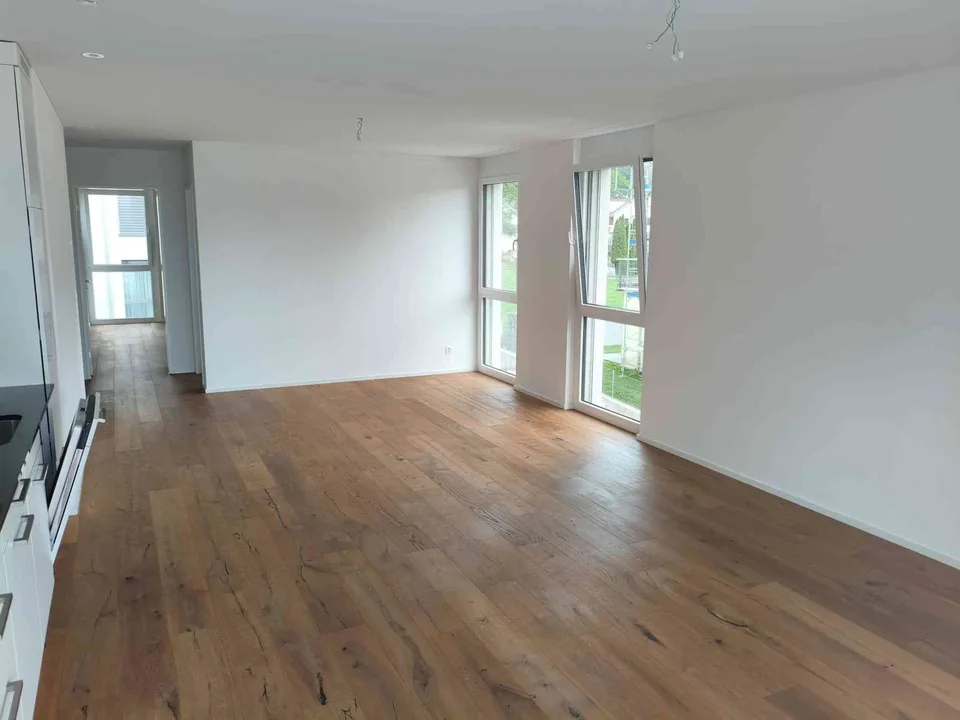 2.5-Zimmer-Wohnung, Baujahr 2023, PP mit E-Ladestation in Sennwald SG