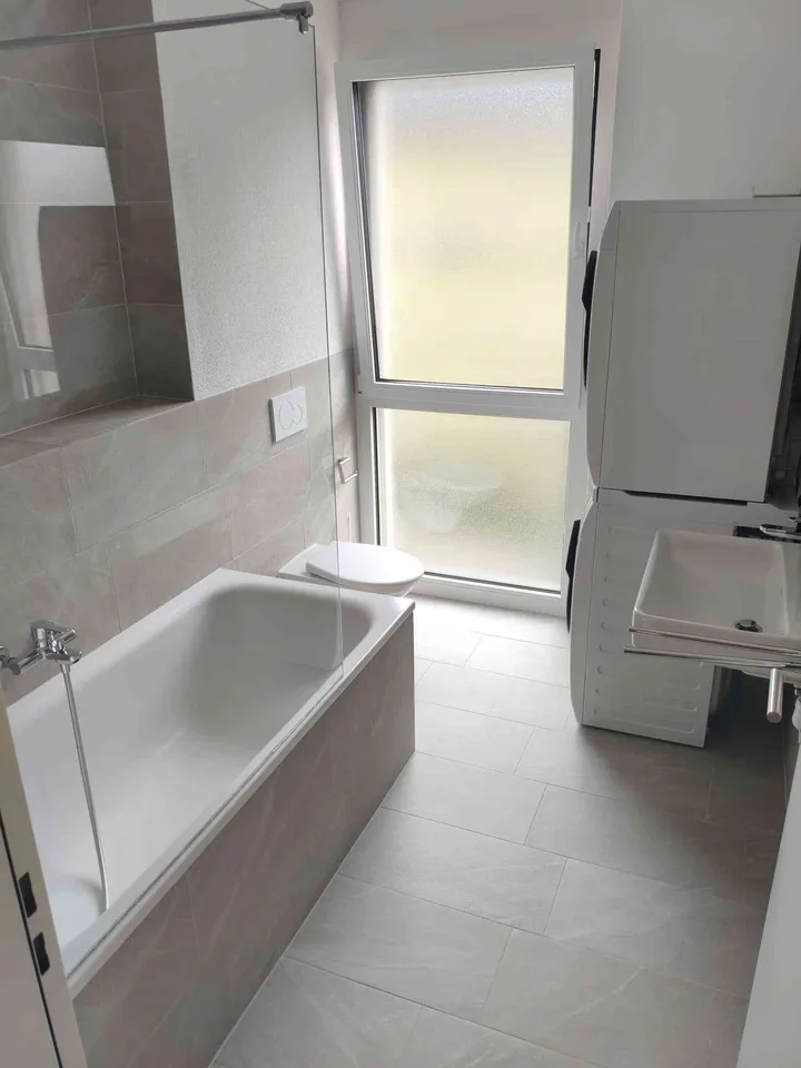 2.5-Zimmer-Wohnung, Baujahr 2023, PP mit E-Ladestation in Sennwald SG