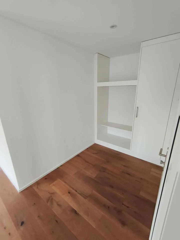 2.5-Zimmer-Wohnung, Baujahr 2023, PP mit E-Ladestation in Sennwald SG