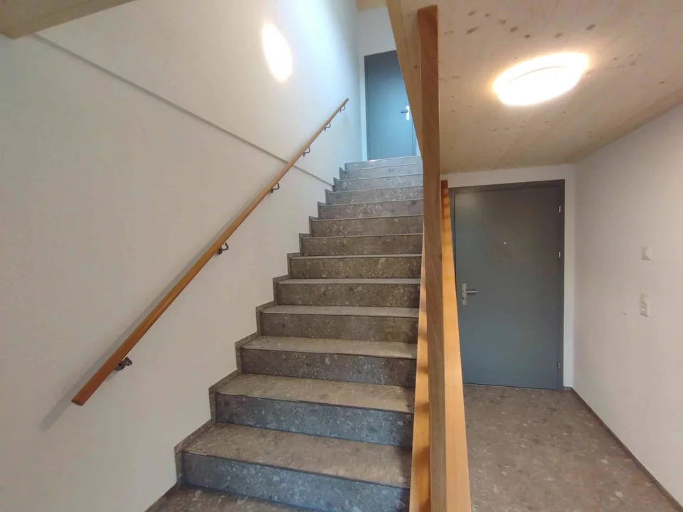 Moderne Dachgeschosswohnung mit stilvollen Holzdecken