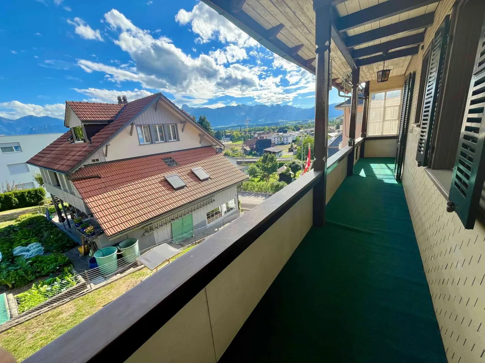 Gemütliche 3.5-Zimmer-Wohnung mit Altbaucharme und Alpenblick in Heimb