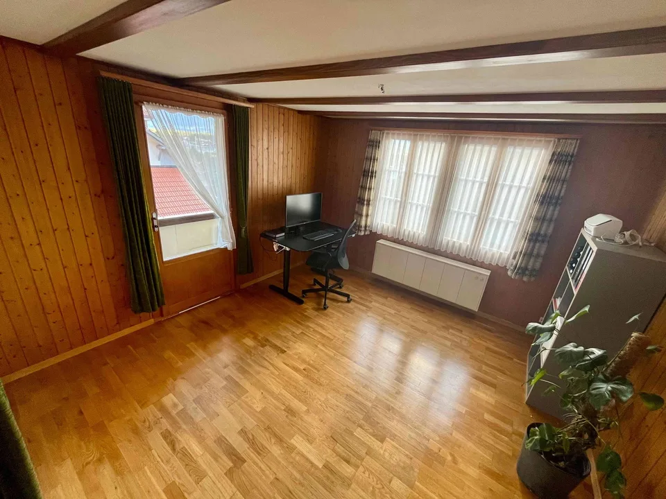 Gemütliche 3.5-Zimmer-Wohnung mit Altbaucharme und Alpenblick in Heimb
