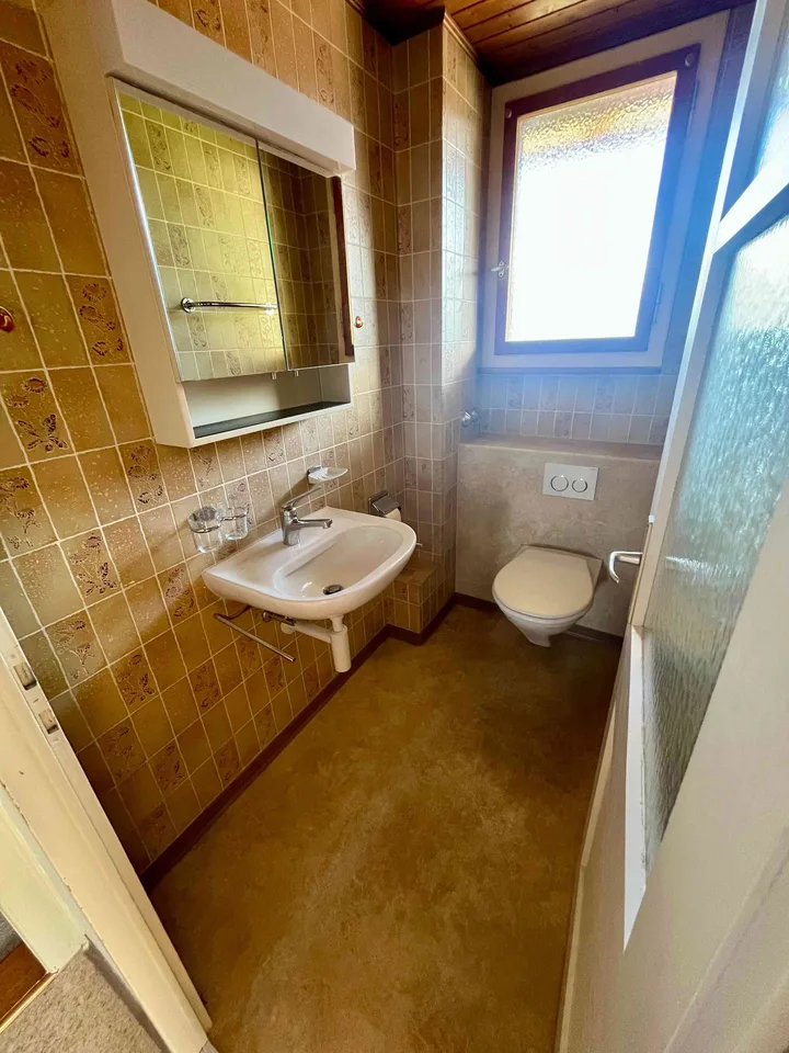 Gemütliche 3.5-Zimmer-Wohnung mit Altbaucharme und Alpenblick in Heimb