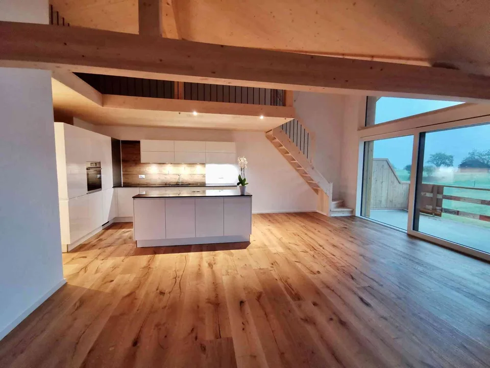 Attika-Wohnung mit traumhafter See- und Bergsicht in Faulensee