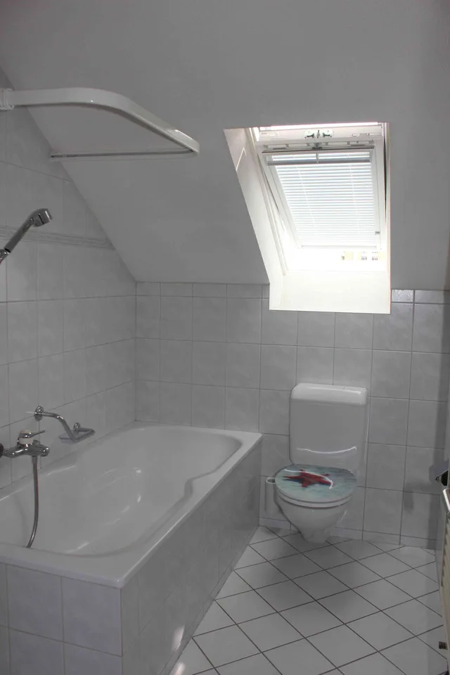 Helle 3.5-Zimmer-Dachwohnung mit Balkon & Lift im Zentrum von Biberist