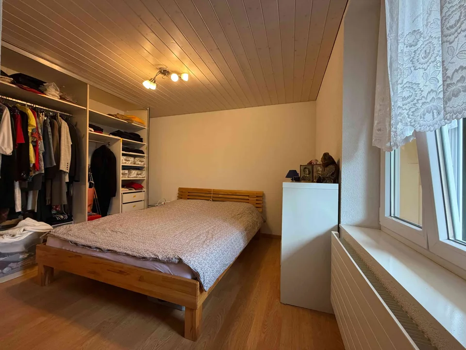 Charmant appartement de 3.5 pièces avec terrasse et vue lac à Lugnorre
