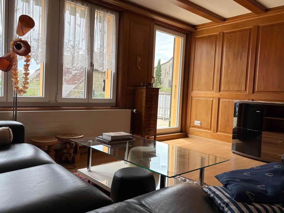Charmant appartement de 3.5 pièces avec terrasse et vue lac à Lugnorre
