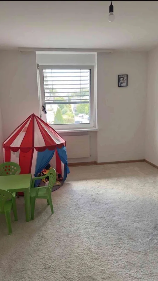 schöne und helle Wohnung zu Vermieten