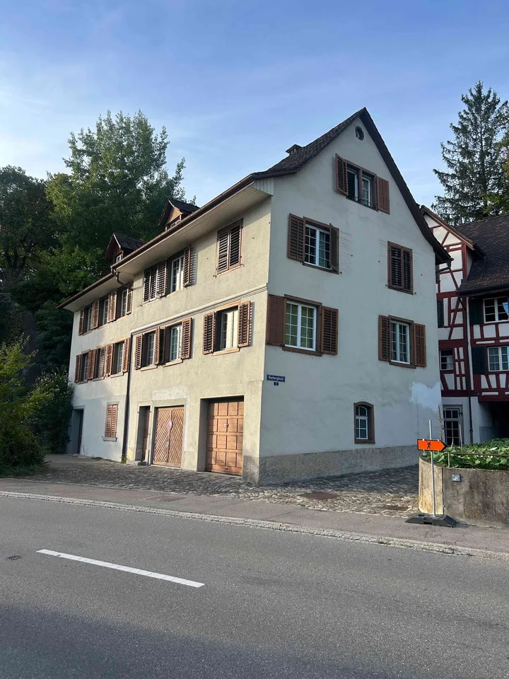 Zweistöckige 4.5 Zimmer Altbau Dachwohnung