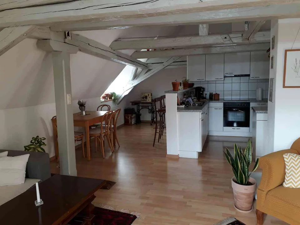 Zweistöckige 4.5 Zimmer Altbau Dachwohnung