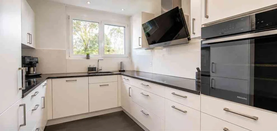 Exklusive 4.5-Zimmer-Maisonette-Attikawohnung mit Lift – Foto 3 von 13