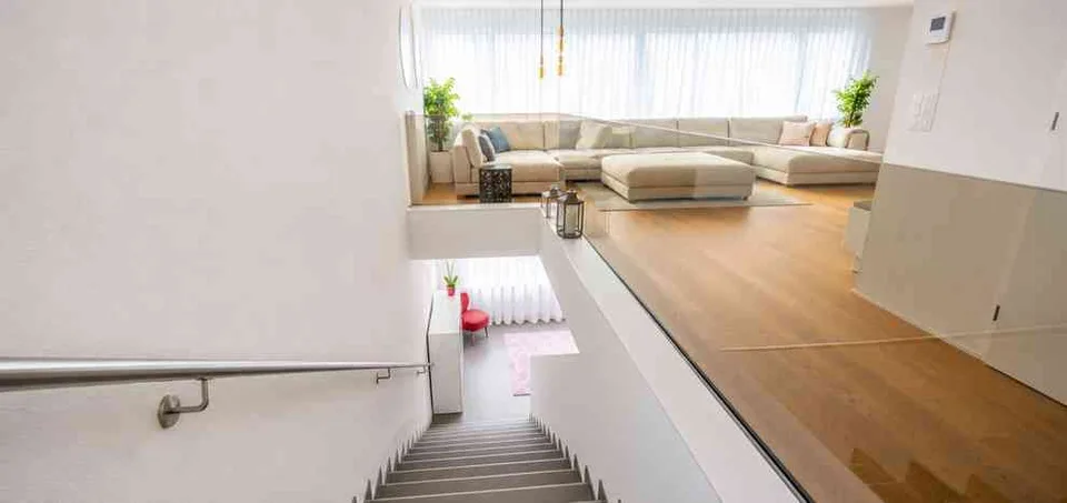 Exklusive 4.5-Zimmer-Maisonette-Attikawohnung mit Lift – Foto 5 von 13