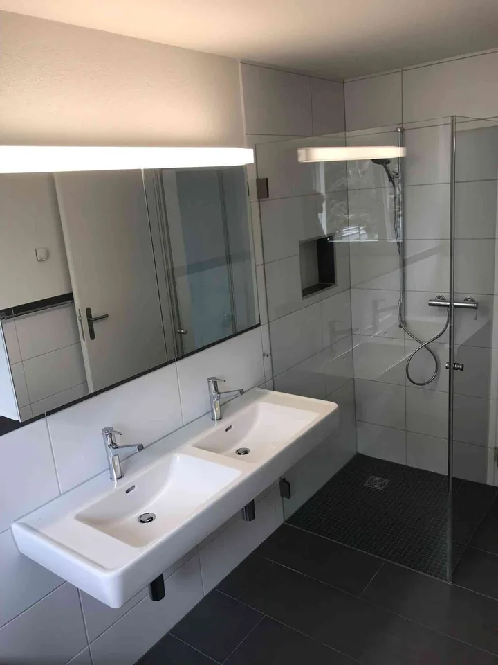 Moderne 3.5-Zi-EG-Wohnung mit grossem Sitzplatz