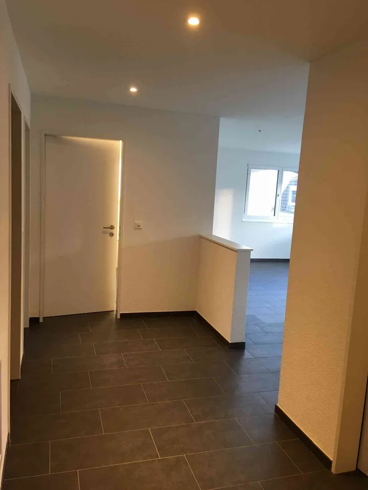 Moderne 3.5-Zi-EG-Wohnung mit grossem Sitzplatz