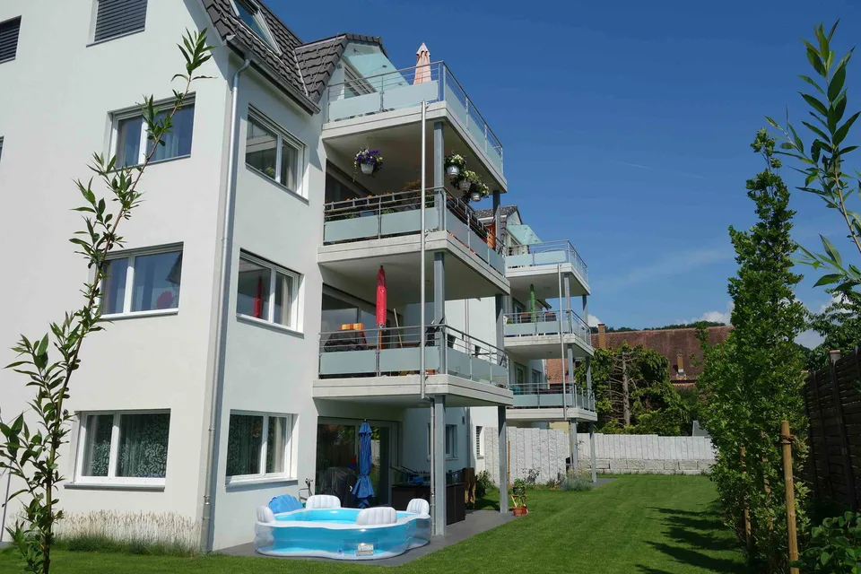 Moderne 3.5-Zi-EG-Wohnung mit grossem Sitzplatz
