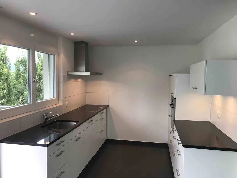 Moderne 3.5-Zi-EG-Wohnung mit grossem Sitzplatz