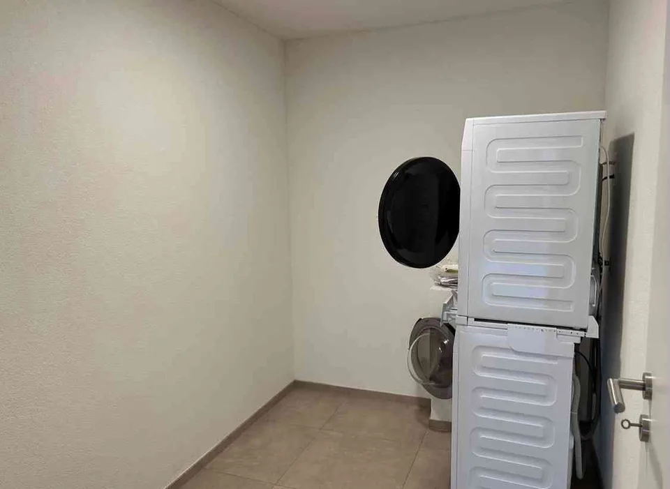 Nachmieter gesucht: 2.5-Zimmer-Dachwohnung mit grossem Balkon und Galerie