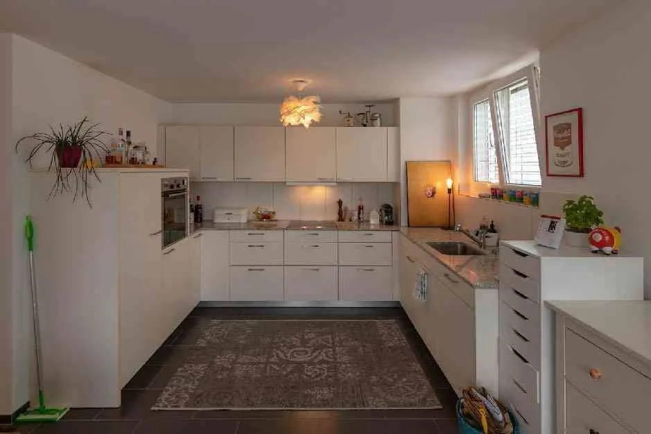 2,5 Zi Attika Wohnung-unverbaubare Aussicht inkl. TG + Aussenparkplatz – foto 6 di 13