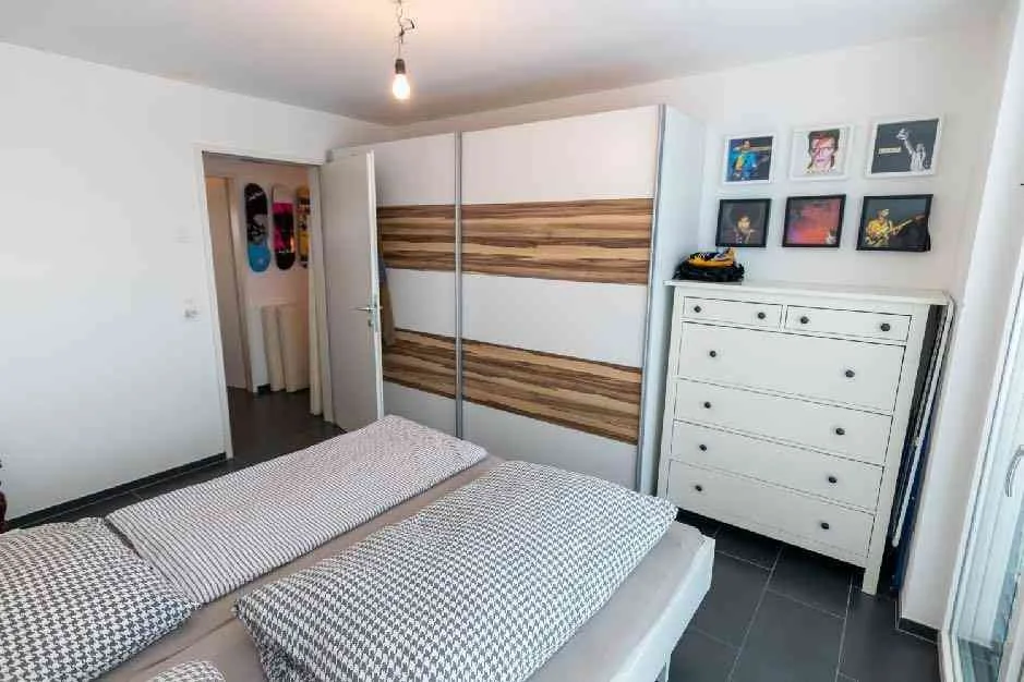 2,5 Zi Attika Wohnung-unverbaubare Aussicht inkl. TG + Aussenparkplatz – foto 12 di 13