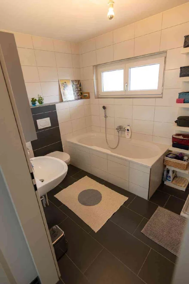 2,5 Zi Attika Wohnung-unverbaubare Aussicht inkl. TG + Aussenparkplatz – foto 10 di 13