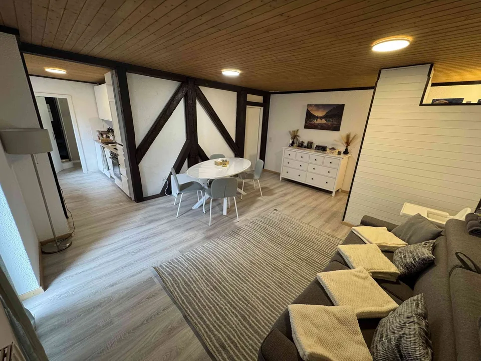 Schöne 2,5-Zimmer-Wohnung mit Bergblick