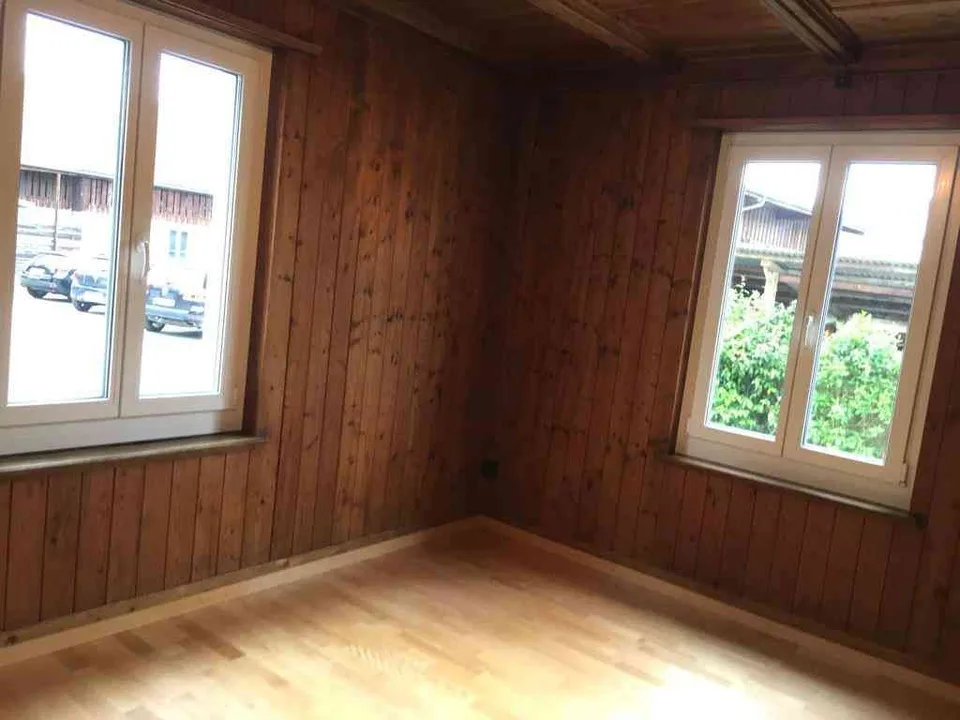 Heimelige 2,5-Zi-Wohnung mit grossem überdeckten Sitzplatz und Garten