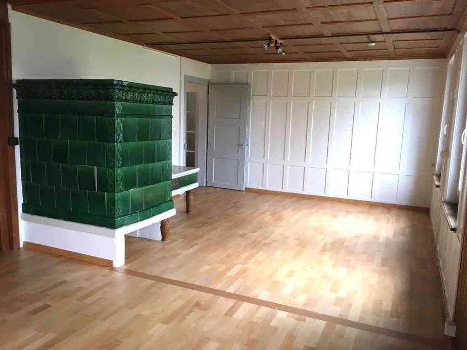 Heimelige 2,5-Zi-Wohnung mit grossem überdeckten Sitzplatz und Garten
