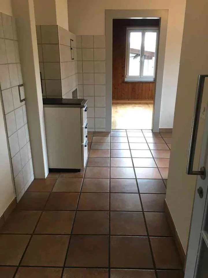 Heimelige 2,5-Zi-Wohnung mit grossem überdeckten Sitzplatz und Garten