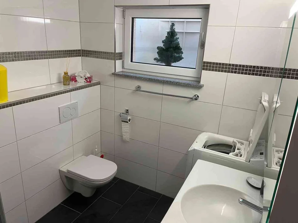 Modernes studio apartment, im sommer kühle Wohnung in Vorstadtviertel