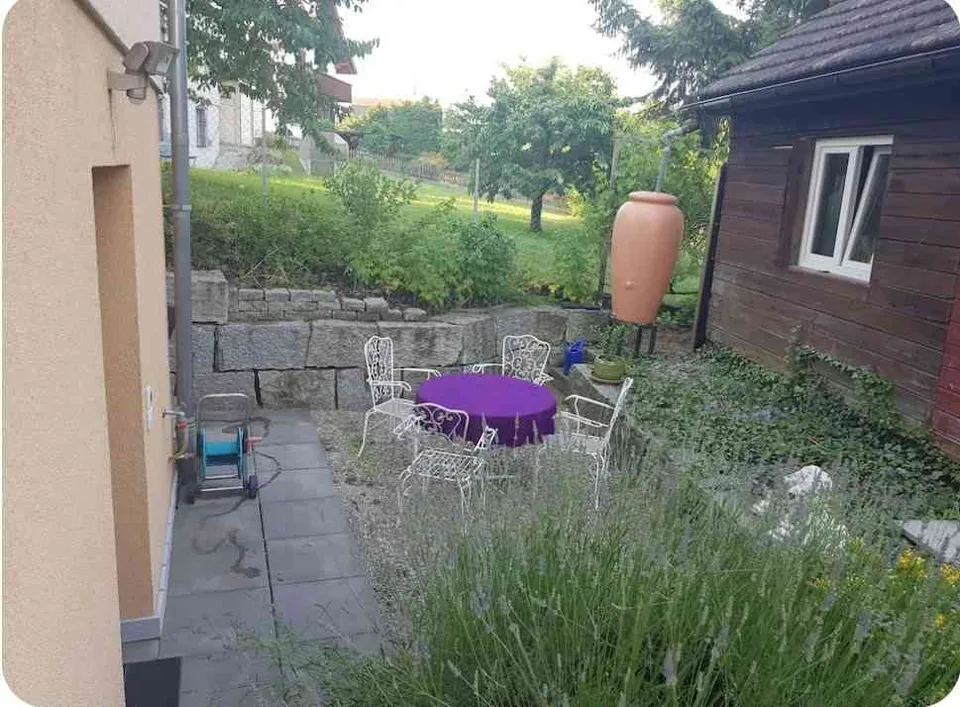 Modernes studio apartment, im sommer kühle Wohnung in Vorstadtviertel