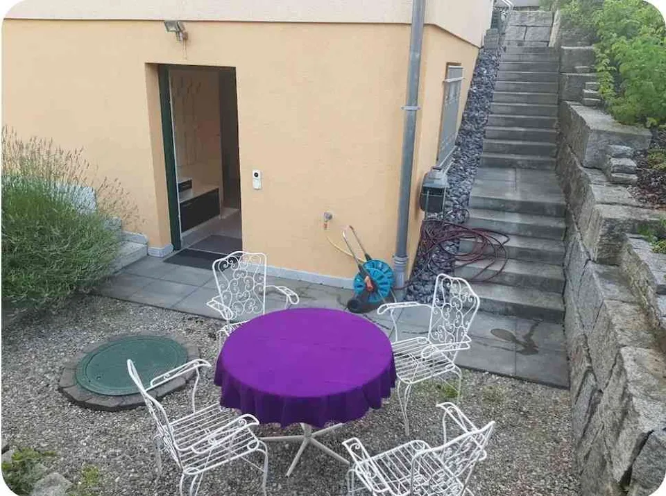 Modernes studio apartment, im sommer kühle Wohnung in Vorstadtviertel