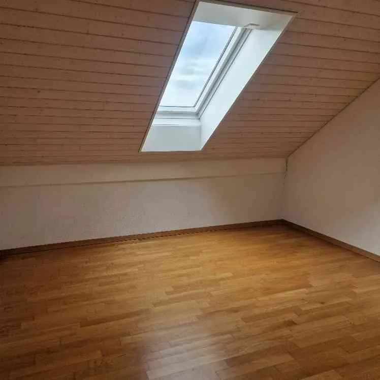 Sonnige 3.5 Zimmer- Dachwohnung in Stein per sofort zu vermieten