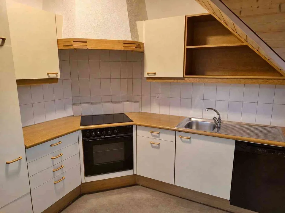 Attraktive 3.5-Zimmer-Dachwohnung mit Terrasse in zentraler Lage